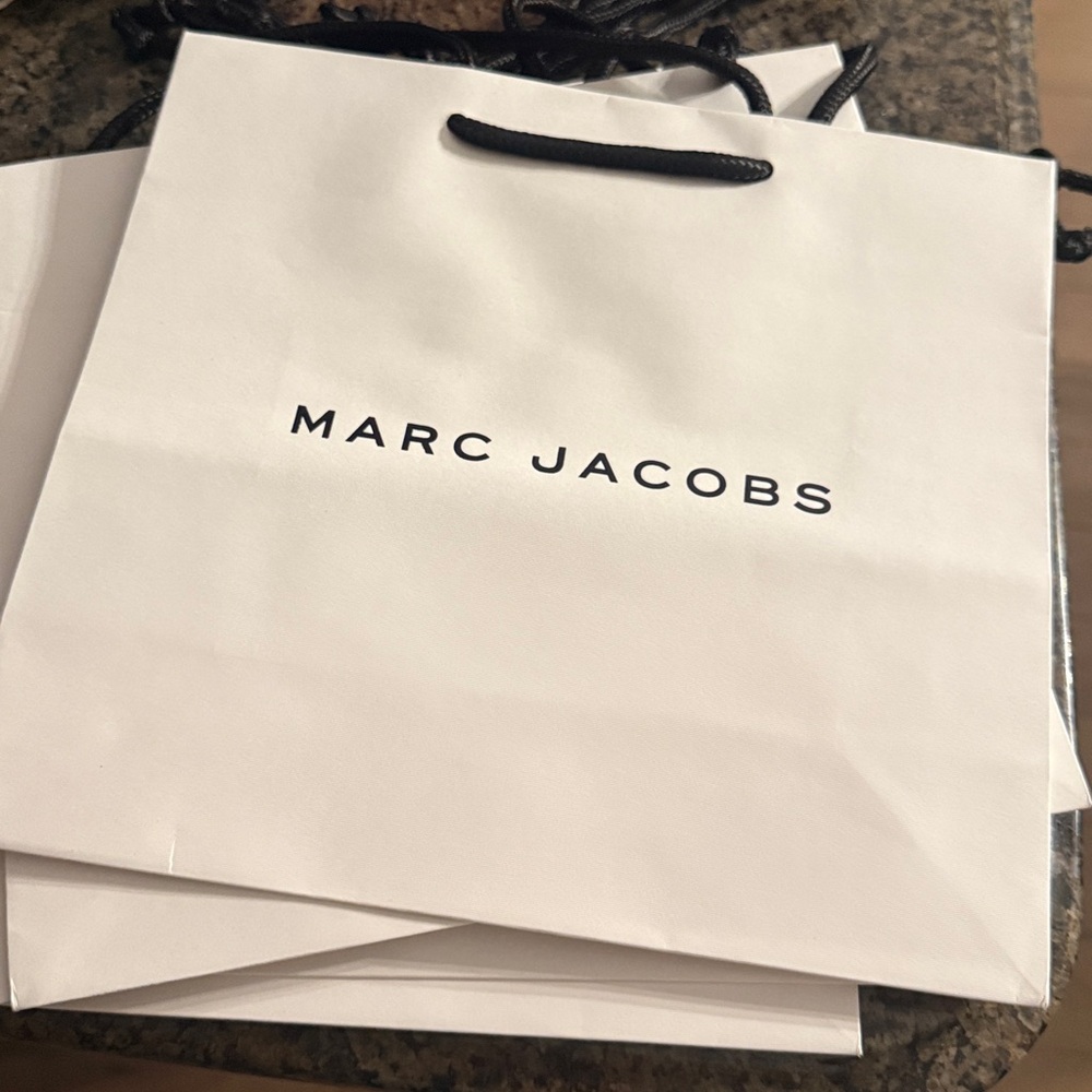 NEW Marc Jacobs MEDIUM gift bag. White with logo in black. Authentic from store.